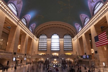 NEW YORK, ABD - 5 Mayıs 2019 - Grand Central istasyonu insan dolu. Burası en çok trafiği olan Amerikan tren istasyonlarından biri.