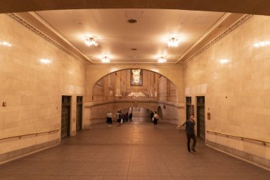 NEW YORK, ABD - 5 Mayıs 2019 - Grand Central istasyonu insan dolu. Burası en çok trafiği olan Amerikan tren istasyonlarından biri.