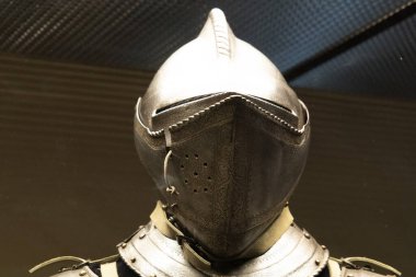 Ortaçağ demir miğferi.