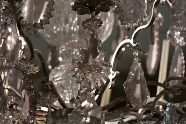 ホールのシャンデリアのガラス ペンダント詳細を構築 Reneissance — ストック写真