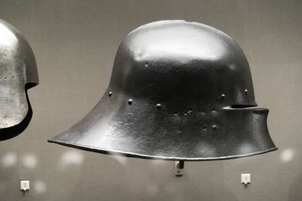中世纪装甲铁盔的细节近身 — 图库照片