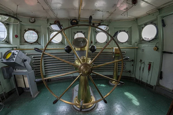 Steering Wheel Old Ship Command Bridge View — Stock Photo, Image