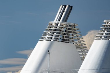 Feribot büyük tekne bacası. Ayrıntıları kapat.