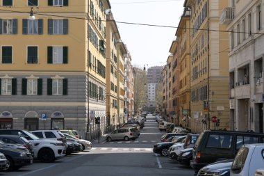 GENOA, İTALYA - 5 Nisan 2020 Coronavirüs yüzünden şehir merkezindeki sokaklar çöl.