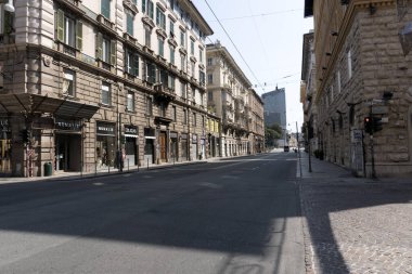 GENOA, İTALYA - 5 Nisan 2020 Coronavirüs yüzünden şehir merkezindeki sokaklar çöl.