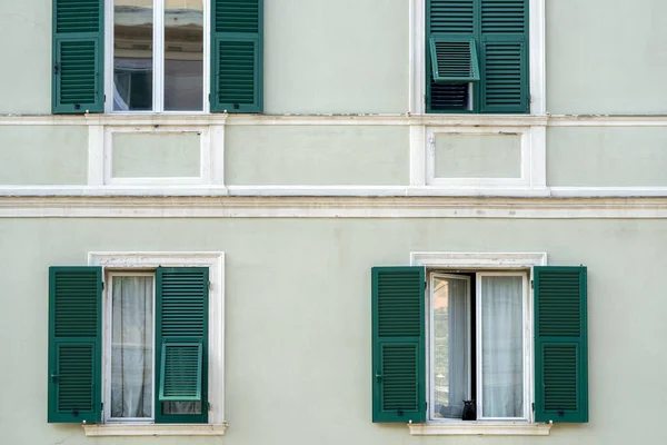 Chat Sur Fenêtre Regardant Dehors Pendant Quarantaine Coronavirus Gênes Italie — Photo