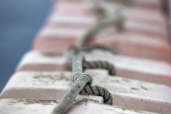 Knoop Boot Schip Bundel Detail Blauwe Zee Achtergrond — Stockfoto