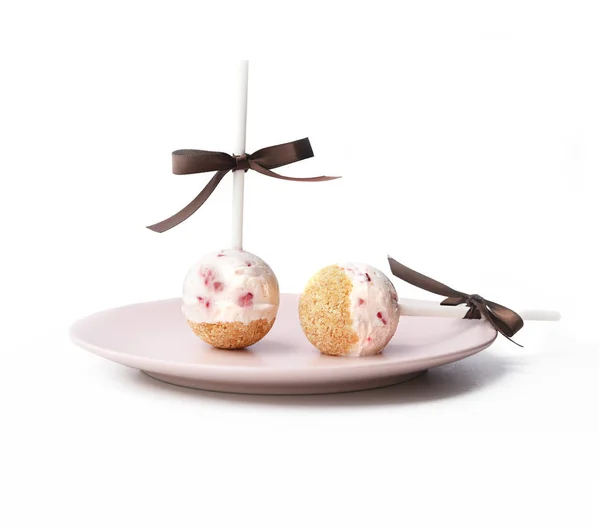 Zarif peynirli kek tatlı topları tabakta