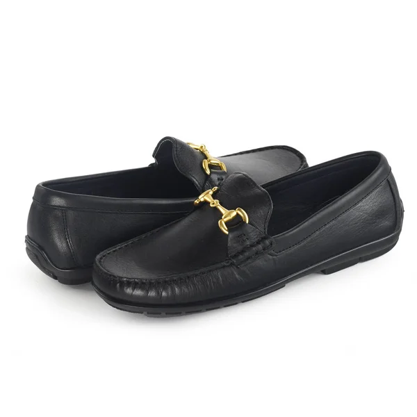 Bir çift erkek giysili makosen ayakkabılar yan yana siyah deri ayakkabılar.