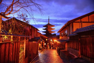 Yasaka Pagoda alacakaranlık zamanında
