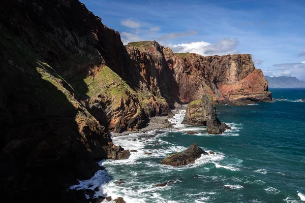 Sao Lourencos kıyı şeridinde tehlikeli dalgacılar; Madeira