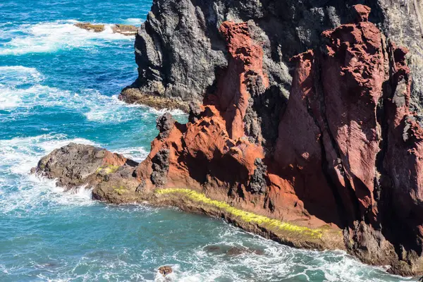 Sai Lourenco 'da kayalıklarda sörf; Madeira