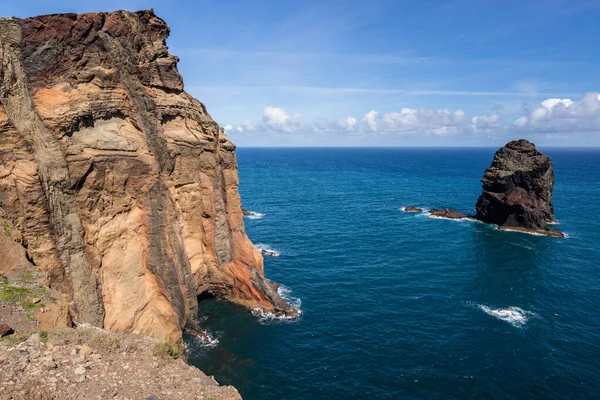 Sao Lourenco 'daki suda volkanik kaya; Madeira