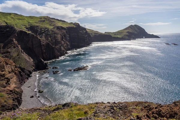 Güneşli bir günde Sao Lourenco kıyısı 