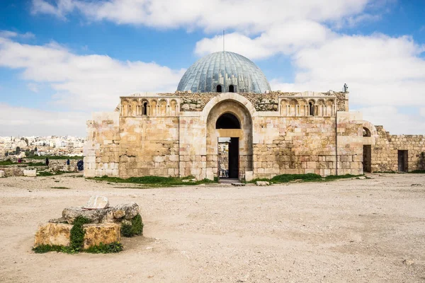 Ürdün 'deki Ummayad Sarayı girişi