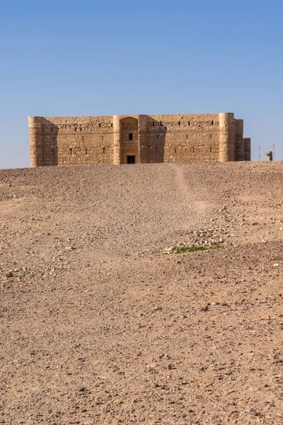 Qasr Al-Kharanah Ürdün 'de dimdik ayakta.