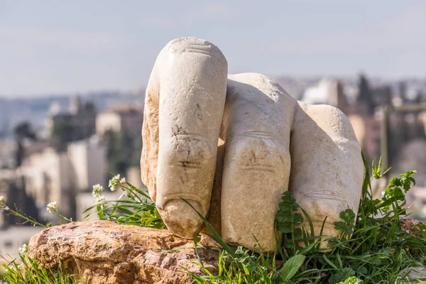 Ürdün 'deki Hisar Tepesi' nde Herkül 'ün Eli.