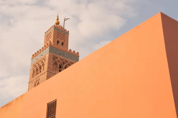 koutoubia 'da okher renkli duvar; Marakeş; Fas; geometrik;