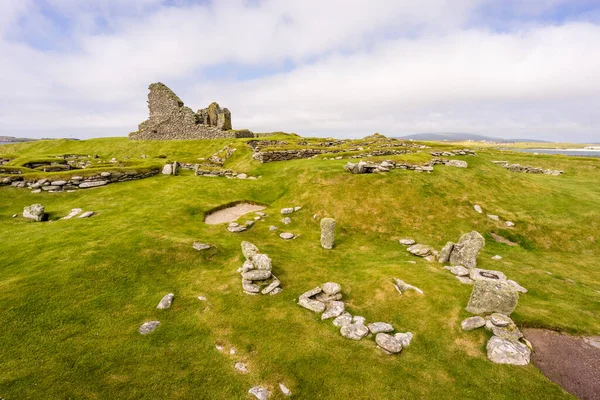 Sumburgh, Shetland 'daki Jarlshof Tarih Öncesi ve İskandinav Yerleşimi' ndeki harabeler
