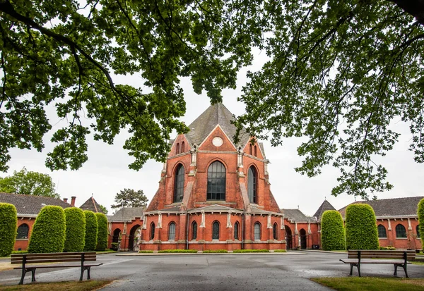 Almanya 'nın Hanover kentindeki Stockener Mezarlığı' nda bina