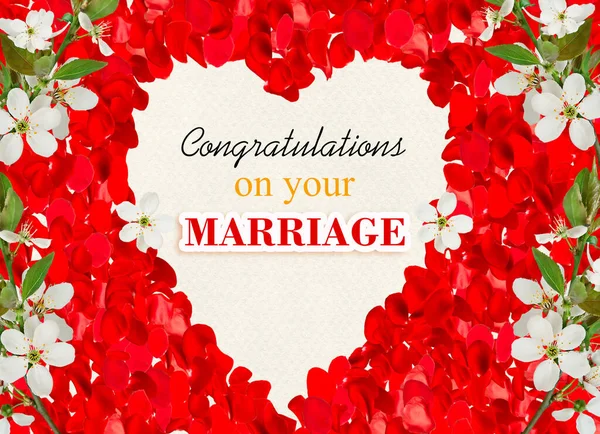 Piros Szív Rózsa Szirmok Háttér Romantikus Kártya Gratulálok Házasságodhoz — Stock Fotó