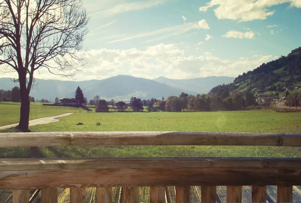 Uitzicht Vanaf Het Balkon Naar Het Herfstpark Avond Zonsondergang Zon — Stockfoto