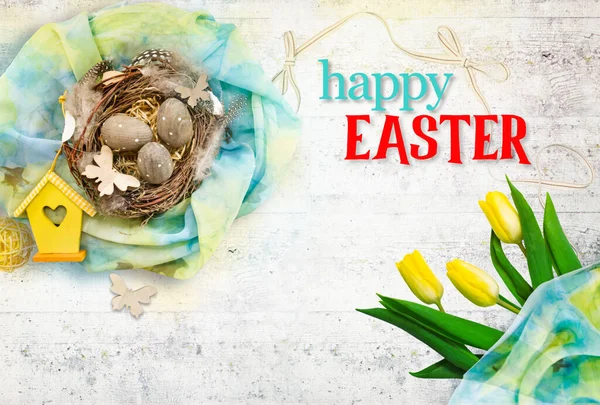 Frohe Ostern Schöne Grußkarte Mit Nest Eiern Und Roten Tüpfeln — Stockfoto