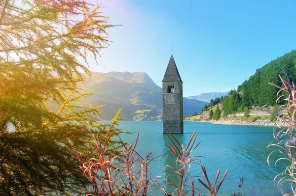 Vistas Panorámicas Del Hermoso Lago Reschen Los Alpes Ruina Torre —  Fotos de Stock