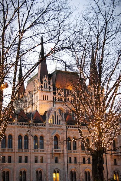 Yılbaşında Budapeşte 'de parlamento binası