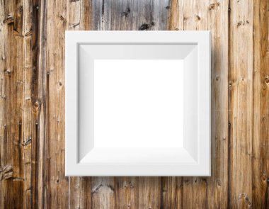 Ahşap duvarda beyaz çerçeve, model
