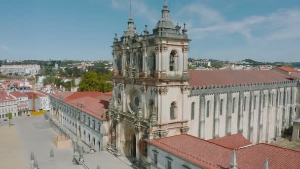 Монастырь Алькобака или Мостейро-де-Санта-Мария-де-Алькобака в Португалии — стоковое видео