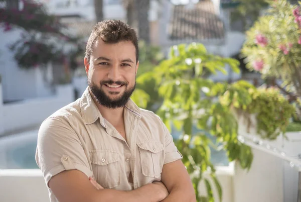 Jardineiro Posando Olhando Para Câmera Dia Ensolarado Verão Sorrindo — Fotografia de Stock