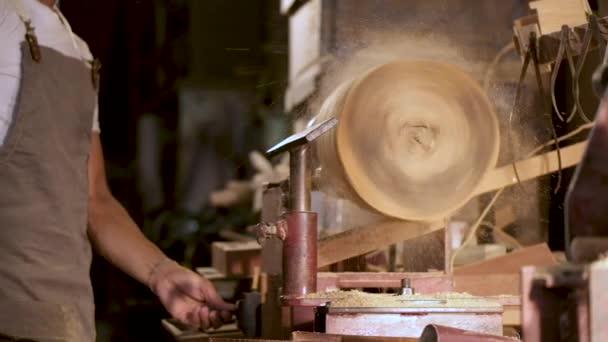 Lavorazione Artigianale Dell Oggetto Legno — Video Stock