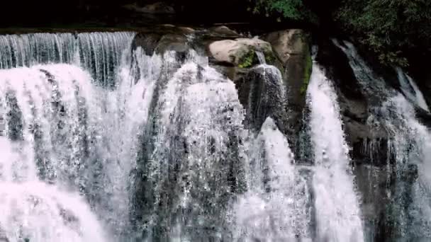 Водопад Лесу — стоковое видео