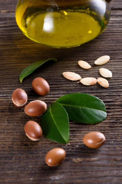 Close up of Argan fruits and oil — Stockfoto