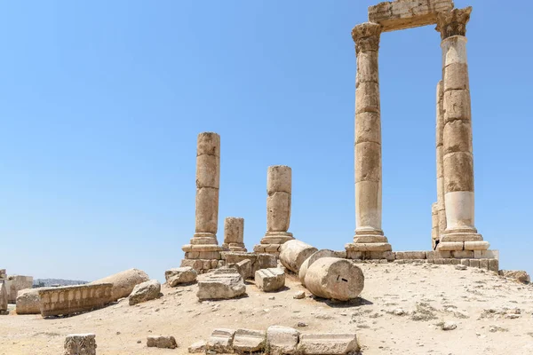 As colunas do templo de Hércules em Amã — Fotografia de Stock