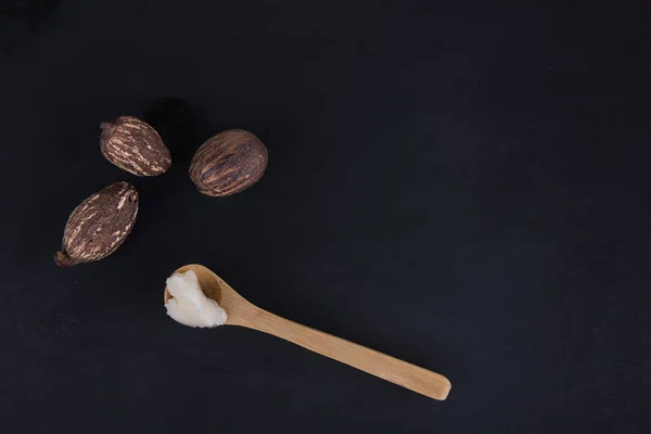 Shea butter and shea nuts — Stock Photo, Image