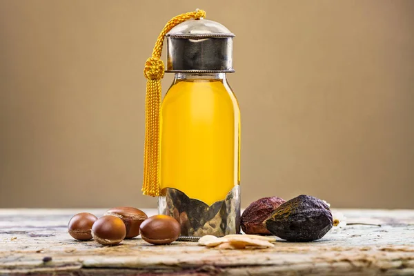 argan yağı ve meyveler