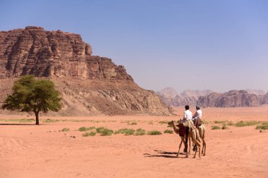 Deve biniciler için a çelme takmak ayrılmak