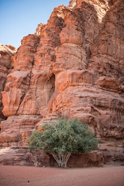 Formazione rocciosa in wadi Rum, Giordania — Foto Stock