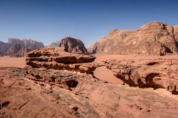 Küçük kemer kaya oluşumu