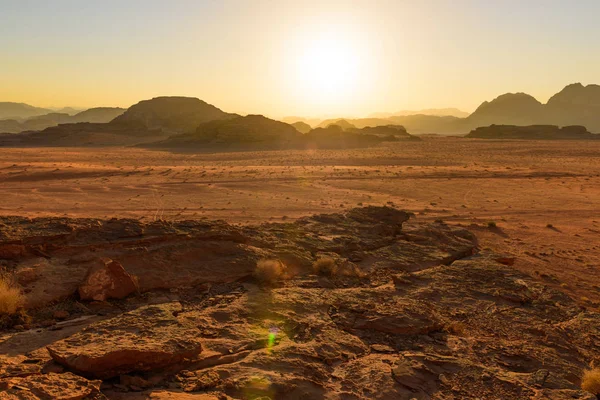 Auto lopen in de woestijn — Stockfoto