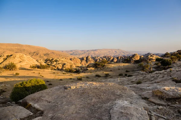 Formações rochosas em torno de Petra, Jordânia — Fotografia de Stock