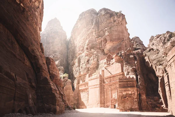 Fasaderna gatan i Petra — Stockfoto