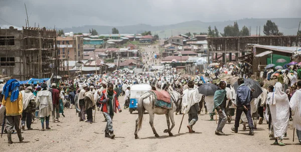 Marquage hebdomadaire bondé dans un village, Etiopia — Photo