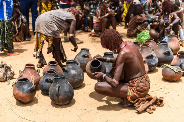 Donna al mercato di Turmi, Etiopia — Foto Stock