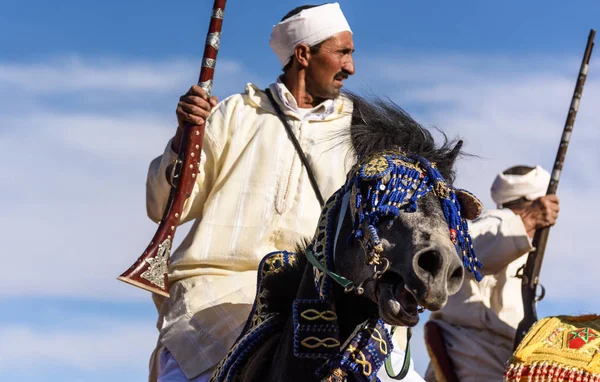 Geleneksel elbiseler Fas binici