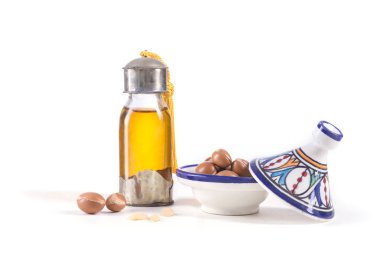 Argan ürünleri beyaz arka plan üzerinde