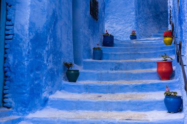 Chefchaouen 'deki mavi merdiven.