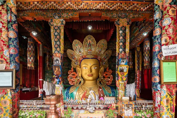 Monastère Hemis, statue de Bouddha d'or — Photo